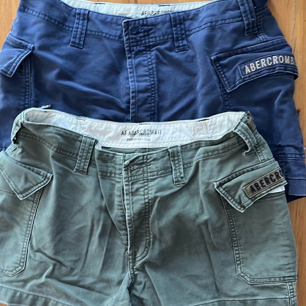 Excellent Condition Abercrombie & Fitch Cargo Shorts, size 8, Army Green, Blue